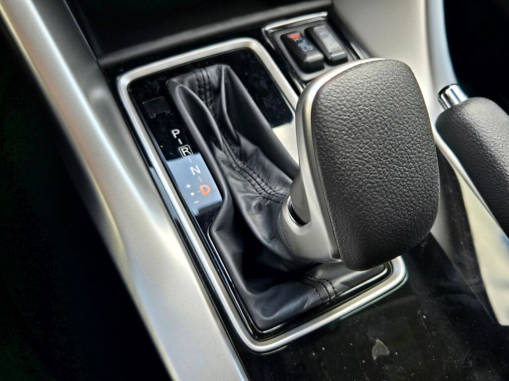 2025 Mitsubishi Eclipse Cross LE photo 19