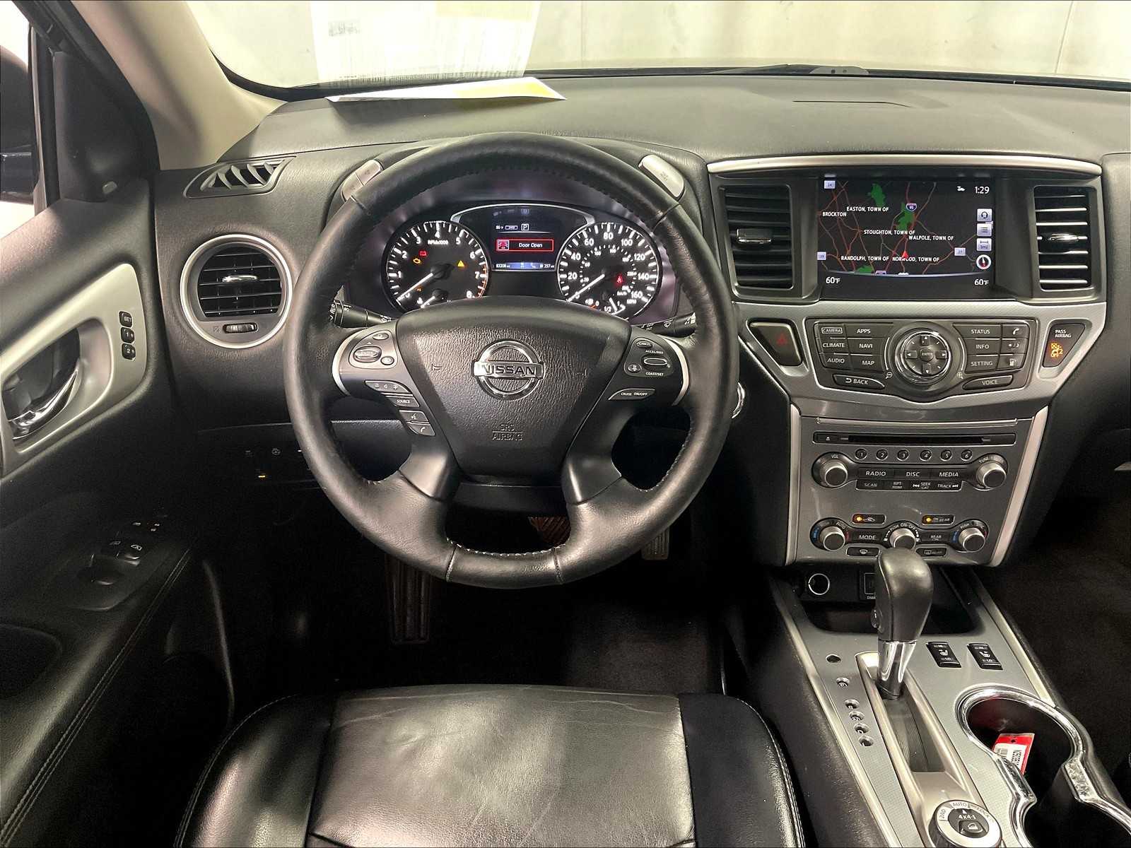 2019 Nissan Pathfinder SL photo 18