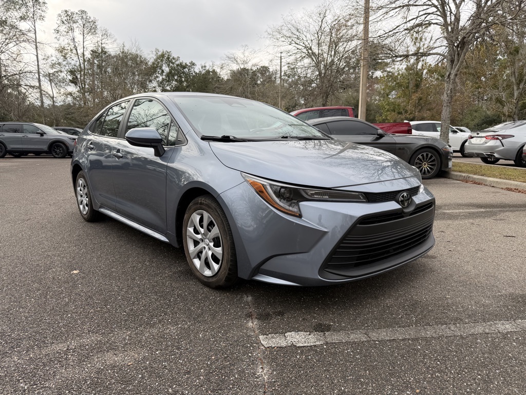 2024 Toyota Corolla LE's photo