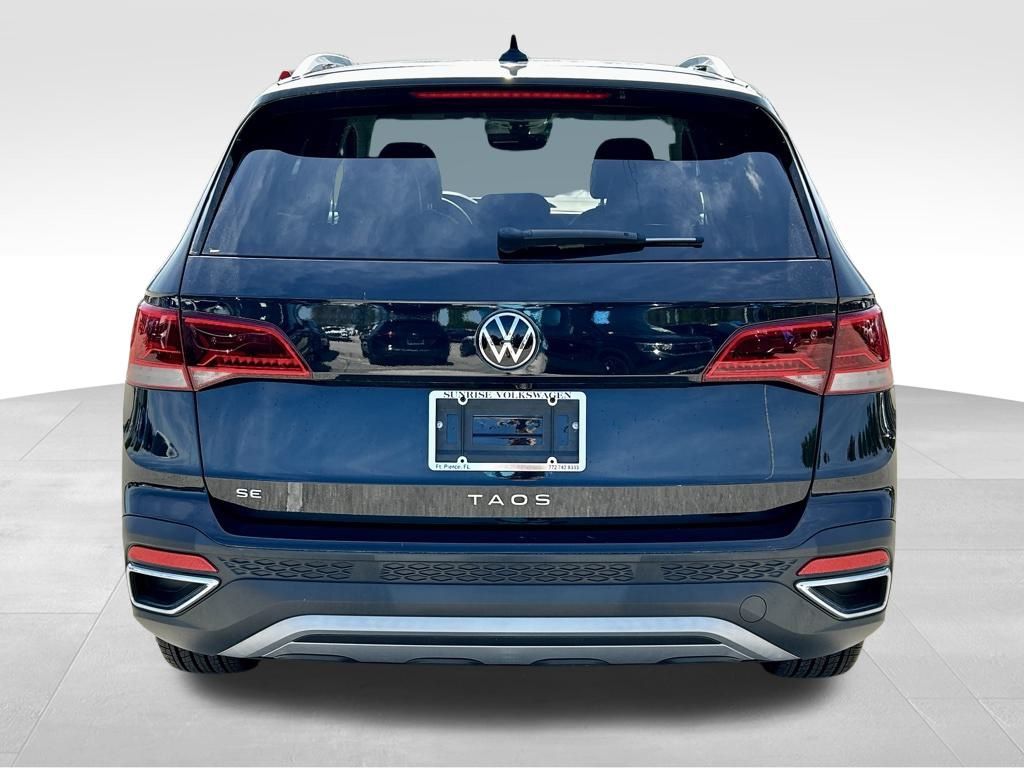 2023 Volkswagen Taos SE photo 2