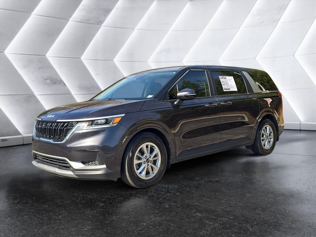 2024 Kia Carnival LX's photo