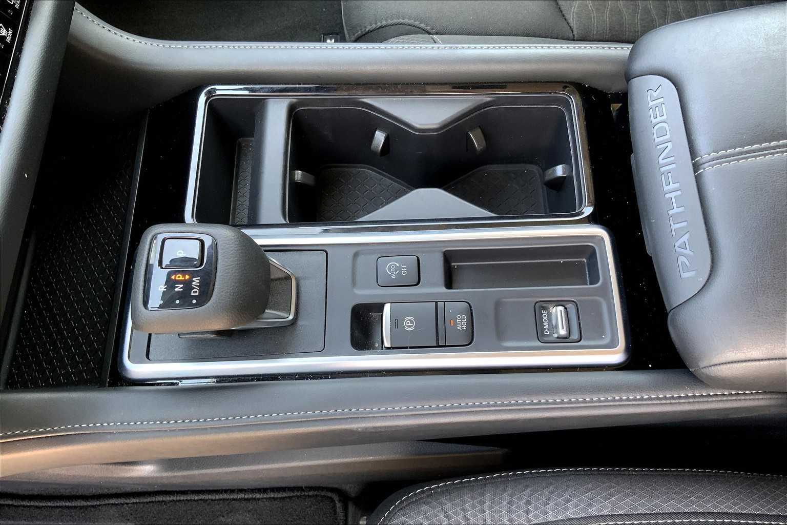2025 Nissan Pathfinder SV photo 13