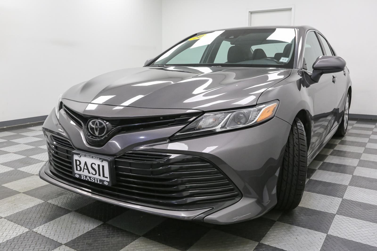 2018 Toyota Camry LE photo 2