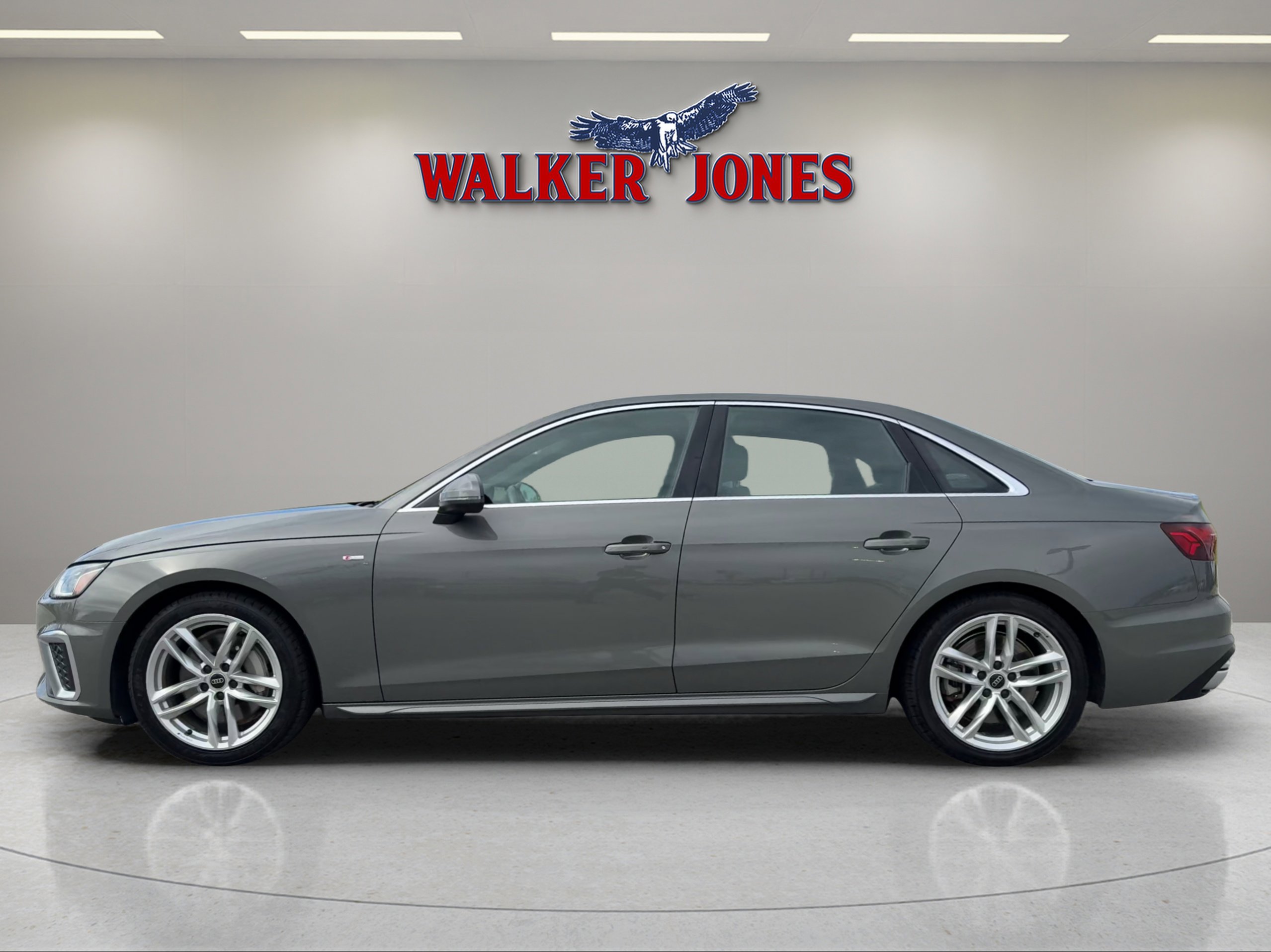 2023 Audi A4 S line Quattro Premium Plus photo 5