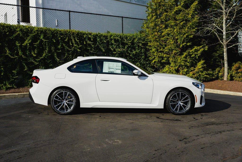 2025 Bmw 230i xDrive photo 2