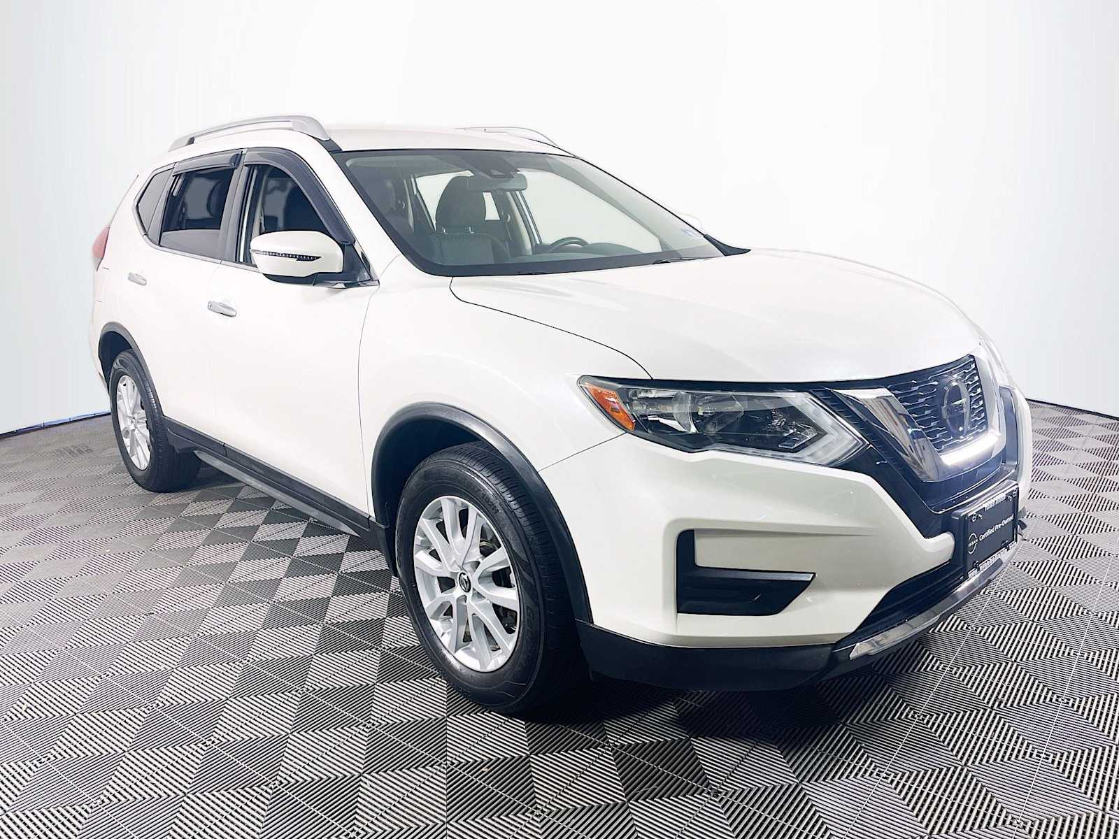 2020 Nissan Rogue SV photo 3