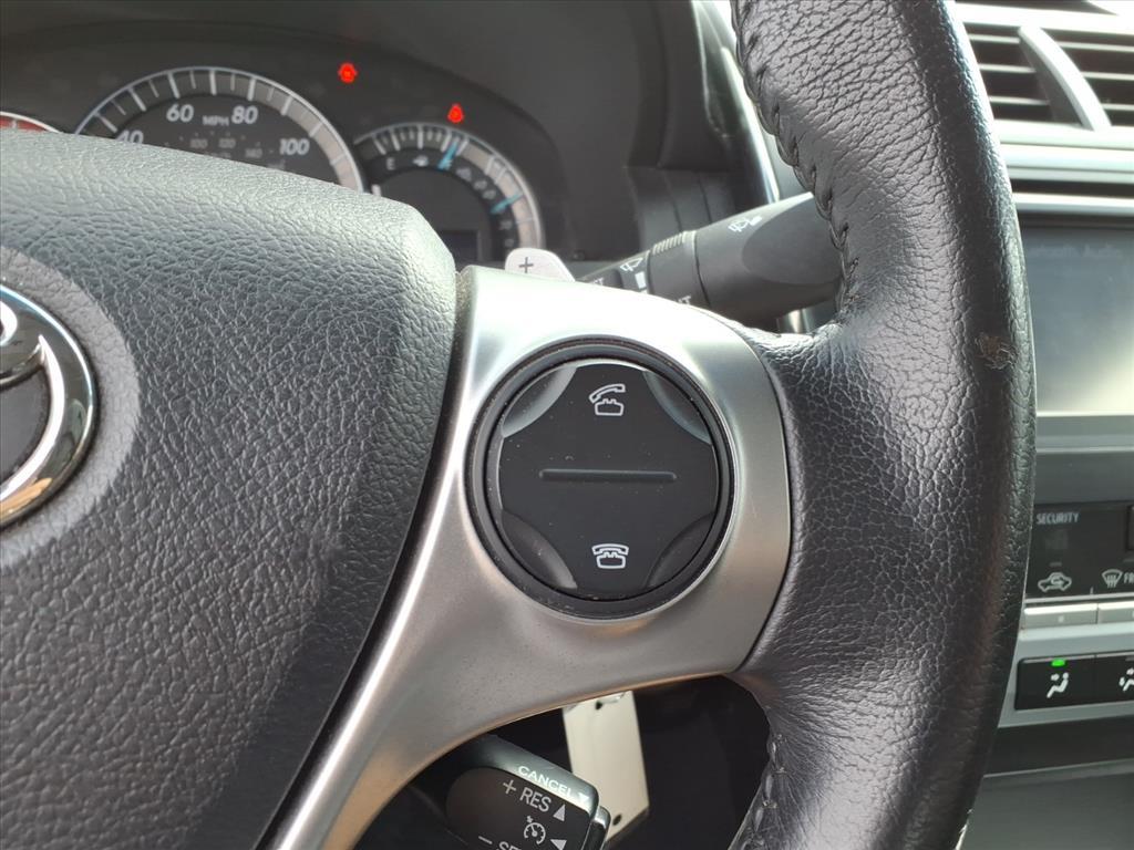 2014 Toyota Camry SE photo 20