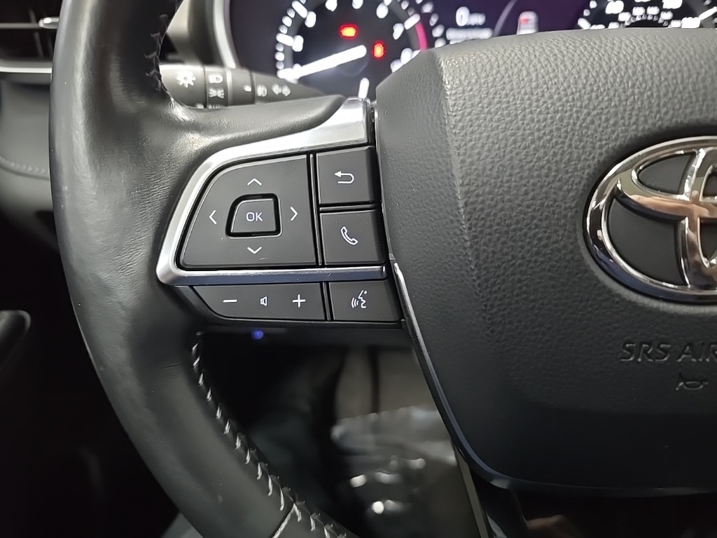 2021 Toyota Highlander XLE photo 19