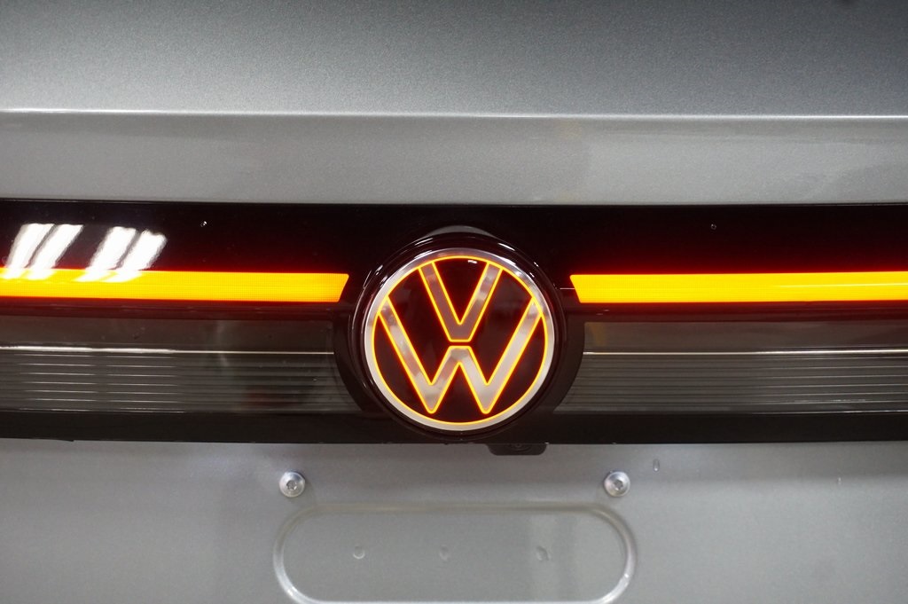 2025 Volkswagen Taos SE photo 25