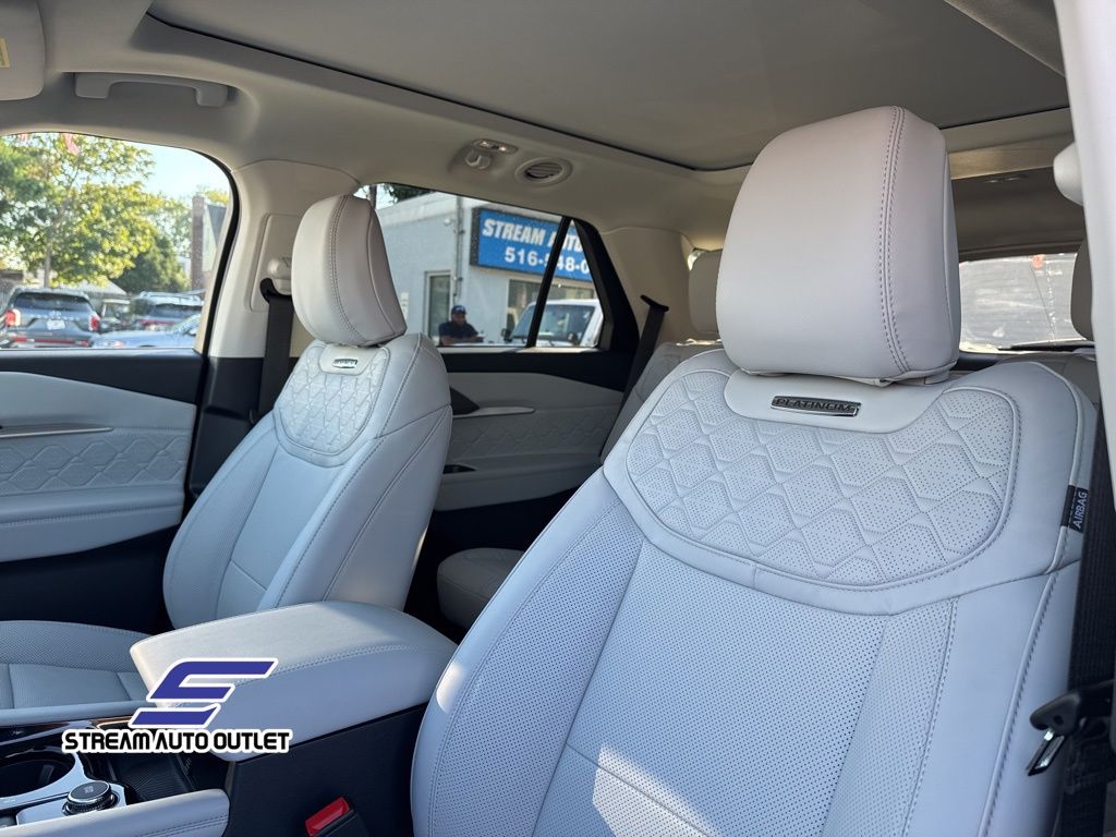 2025 Ford Explorer Platinum photo 8