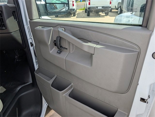 2025 Chevrolet Express Cargo 3500 photo 6
