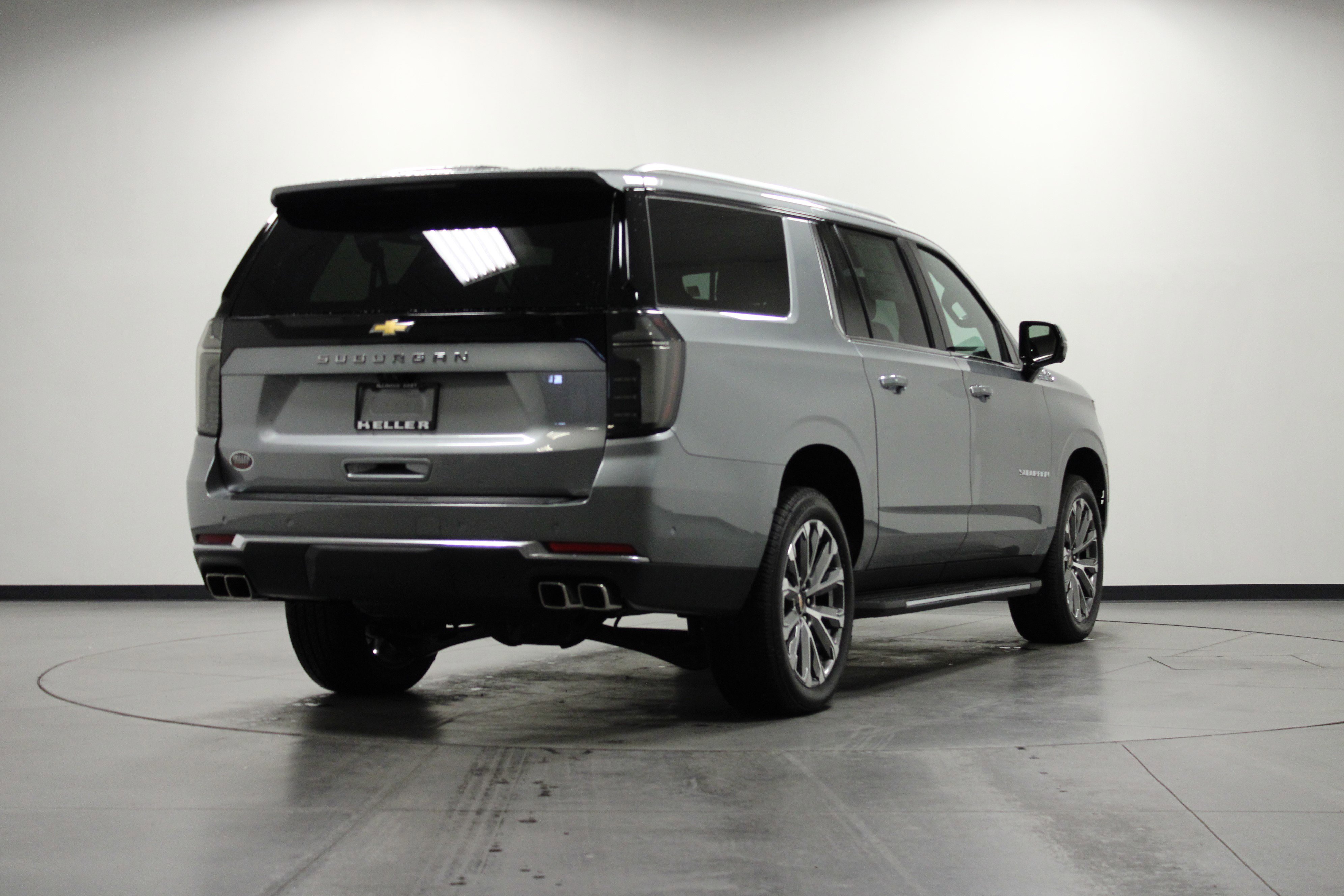 2025 Chevrolet Suburban High Country photo 2
