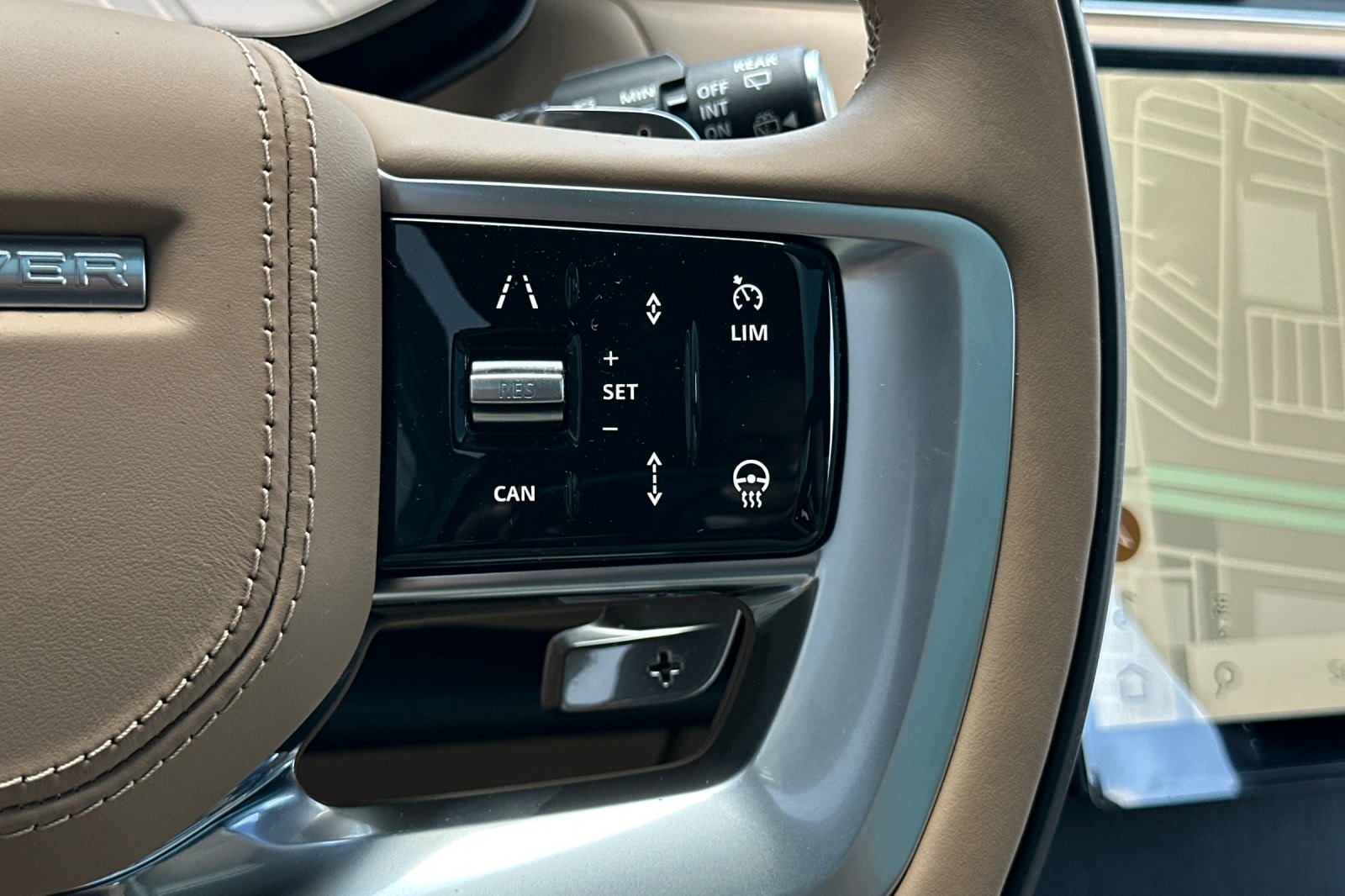 2025 Land Rover Range Rover SE photo 28