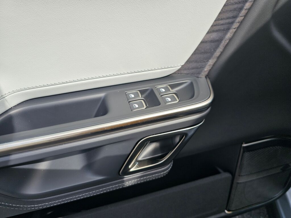 2023 Rivian R1S Adventure photo 27