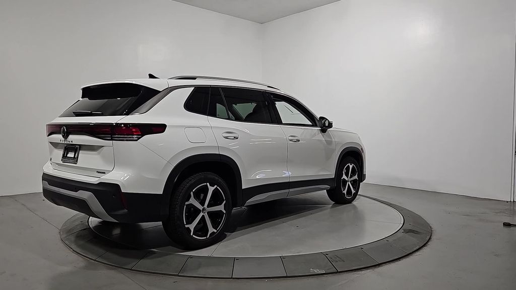 2025 Volkswagen Tiguan SE photo 4