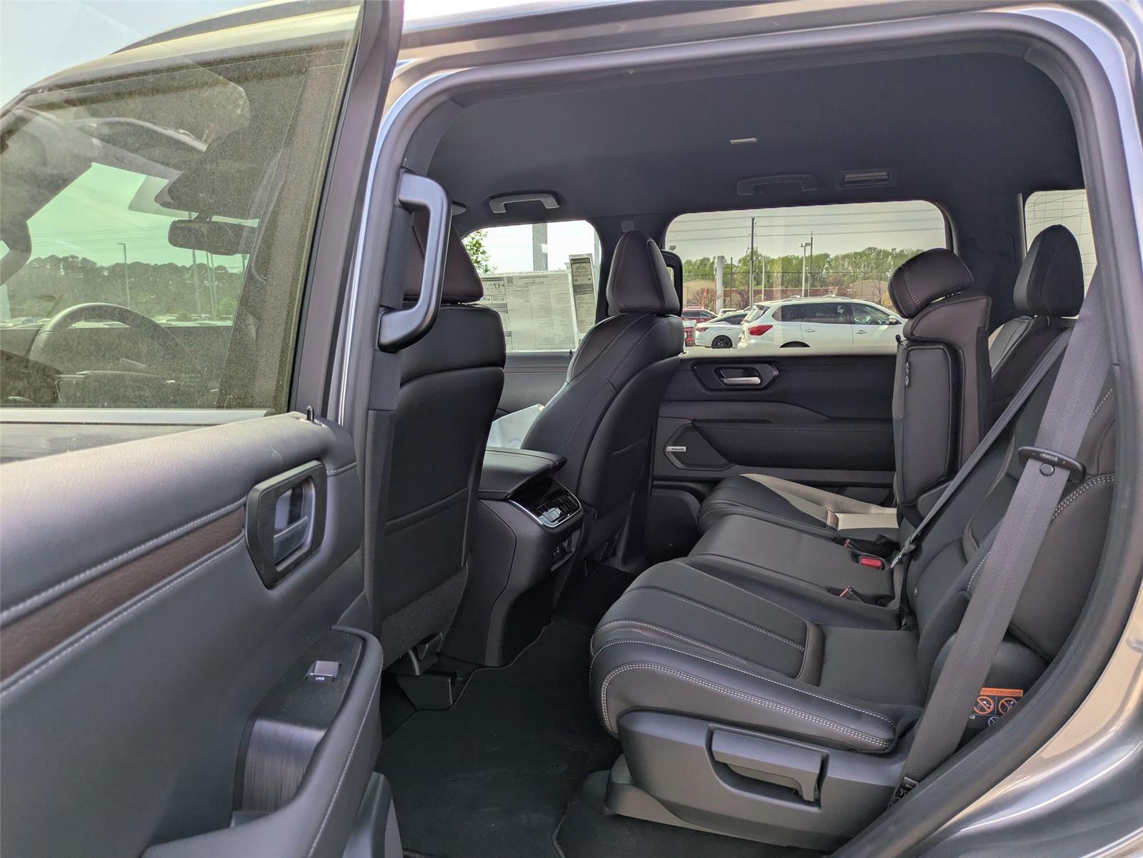 2025 Nissan Armada SL photo 26