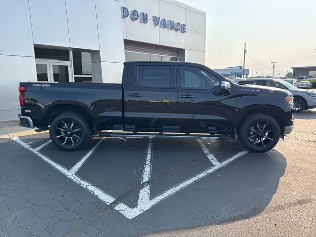 2024 Chevrolet Silverado 1500 LT photo 4