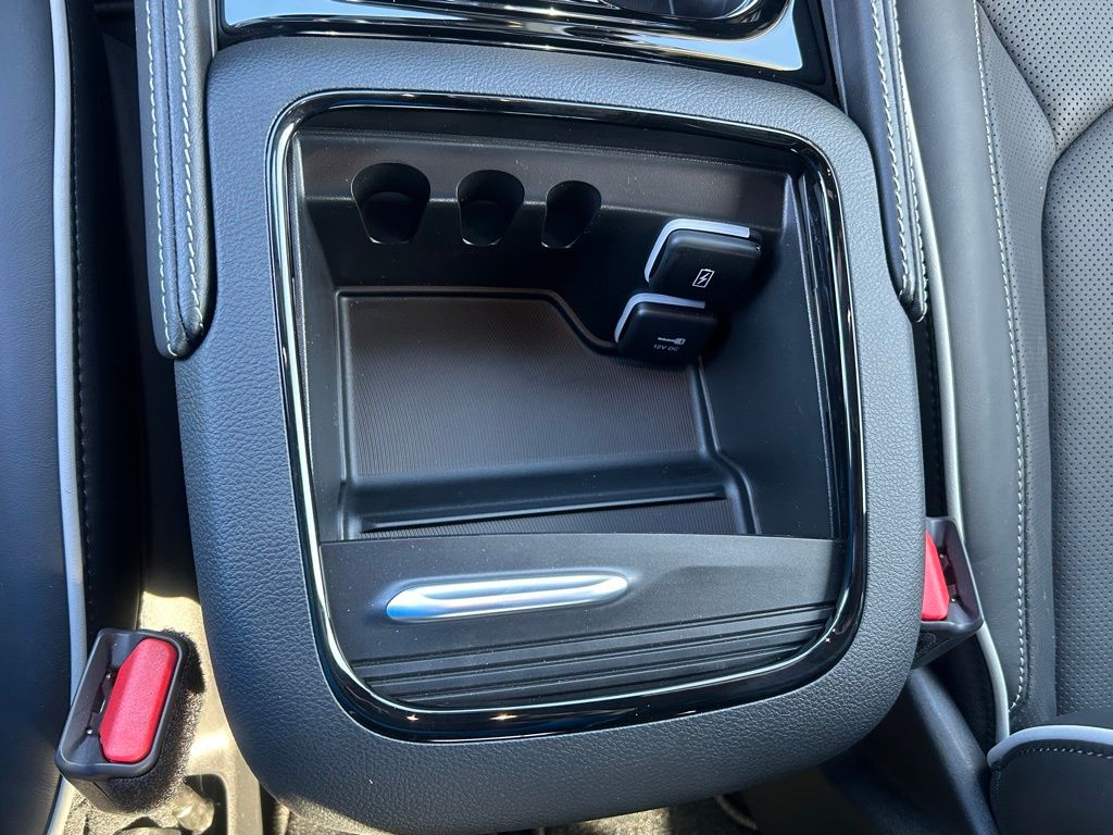 2025 Chrysler Pacifica Limited photo 18