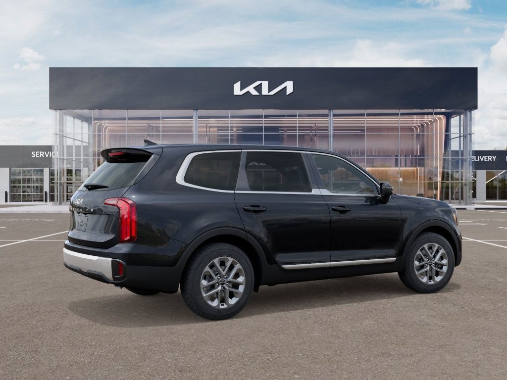 2025 Kia Telluride LX photo 3