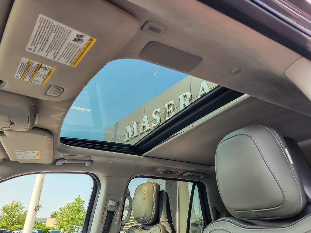 2022 Lincoln Navigator Black Label photo 8