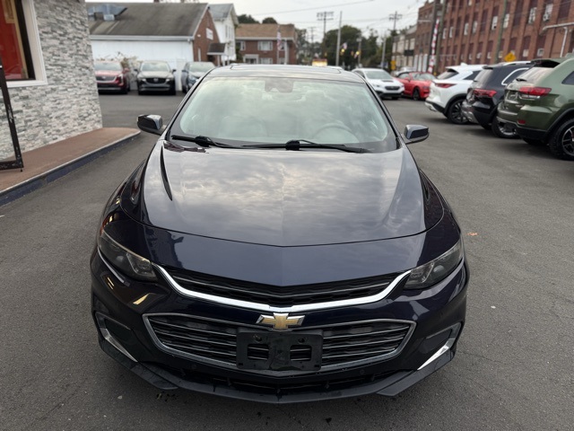 2017 Chevrolet Malibu 1LT photo 2