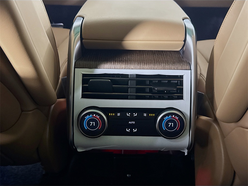 2025 Land Rover Range Rover SE photo 21