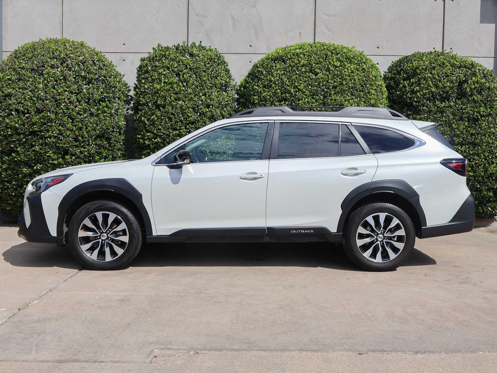 2023 Subaru Outback Limited photo 2