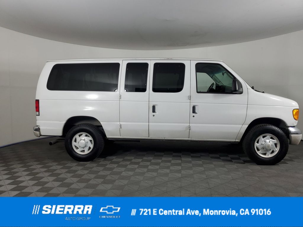 Used 2003 White Ford XL image 1