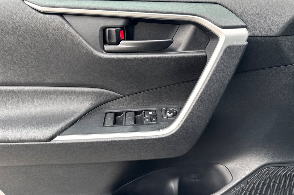 2024 Toyota RAV4 LE photo 9