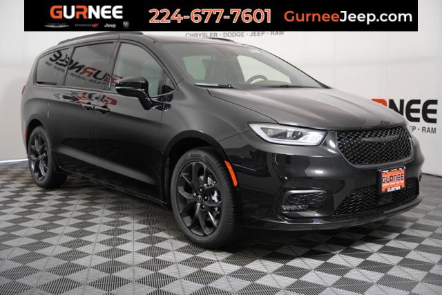 2026 Chrysler Pacifica Select's photo