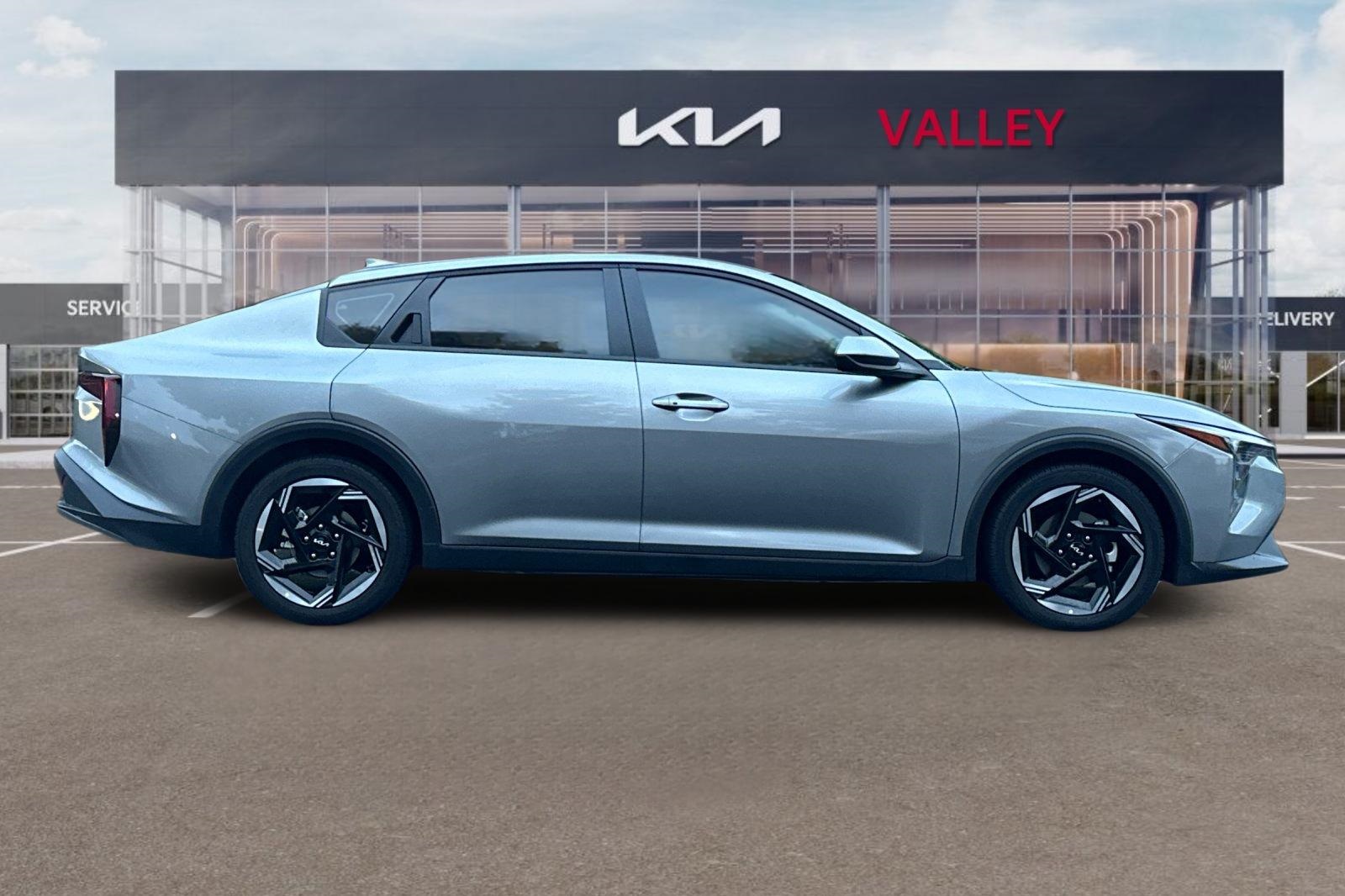 2025 Kia K4 EX photo 2