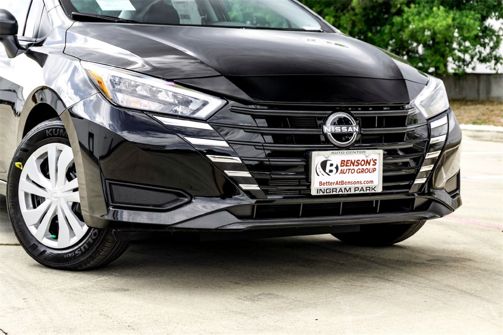 2025 Nissan Versa S photo 3