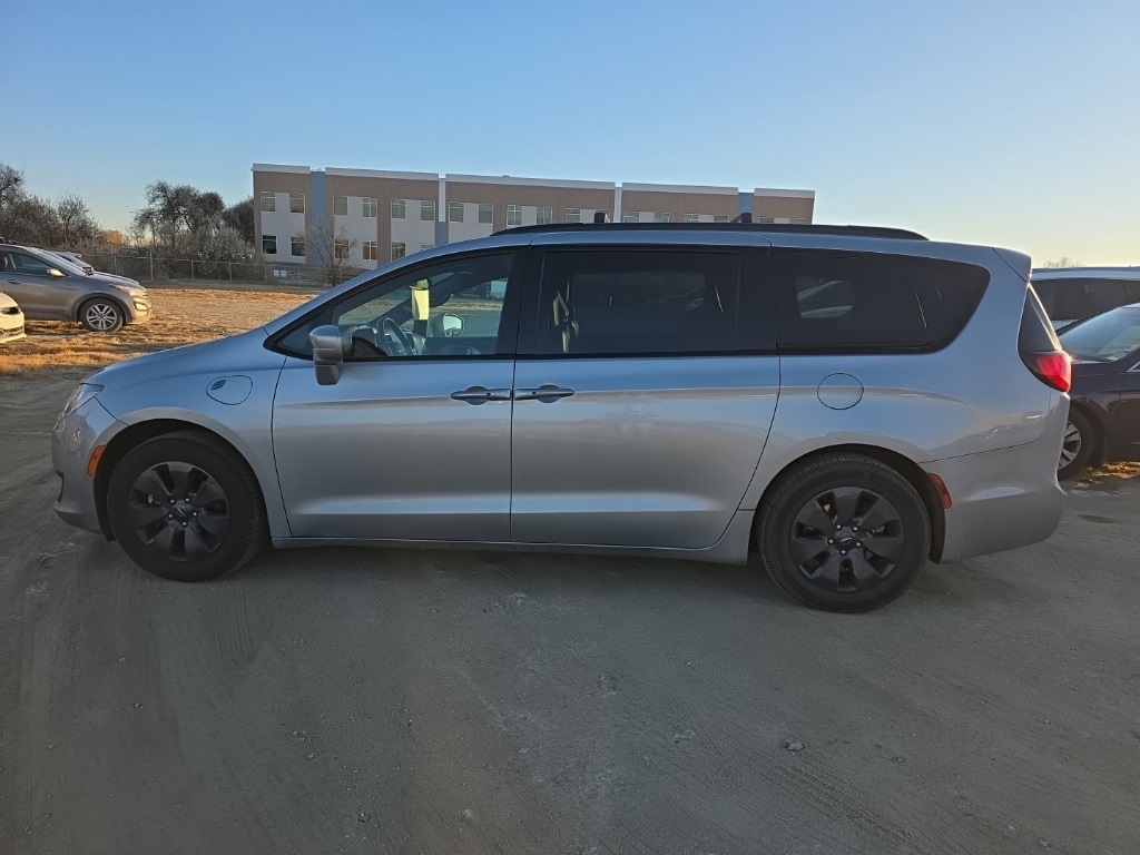 2019 Chrysler Pacifica Hybrid Touring L photo 2