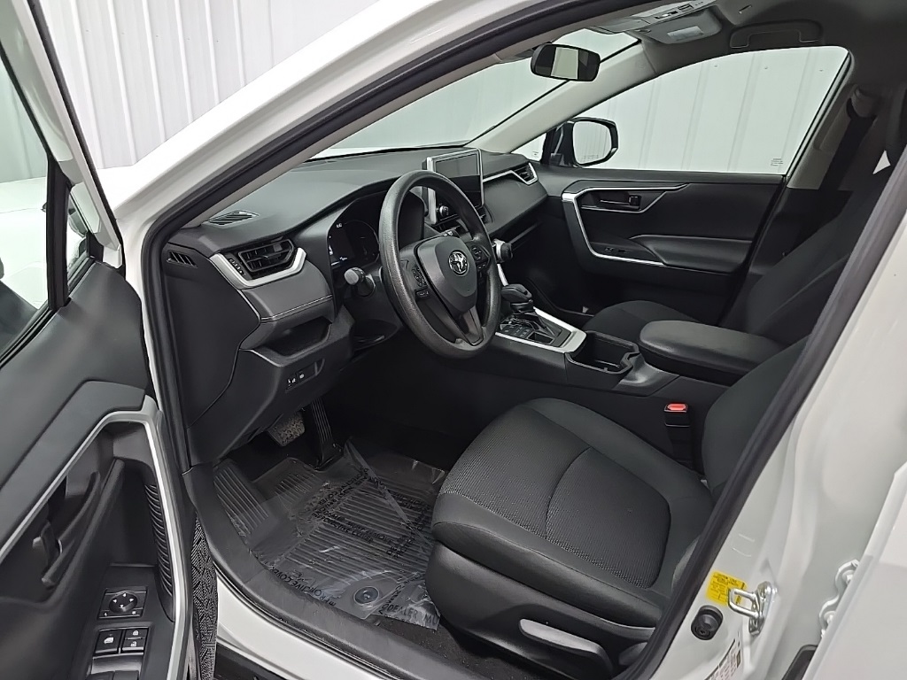 2023 Toyota RAV4 LE photo 28