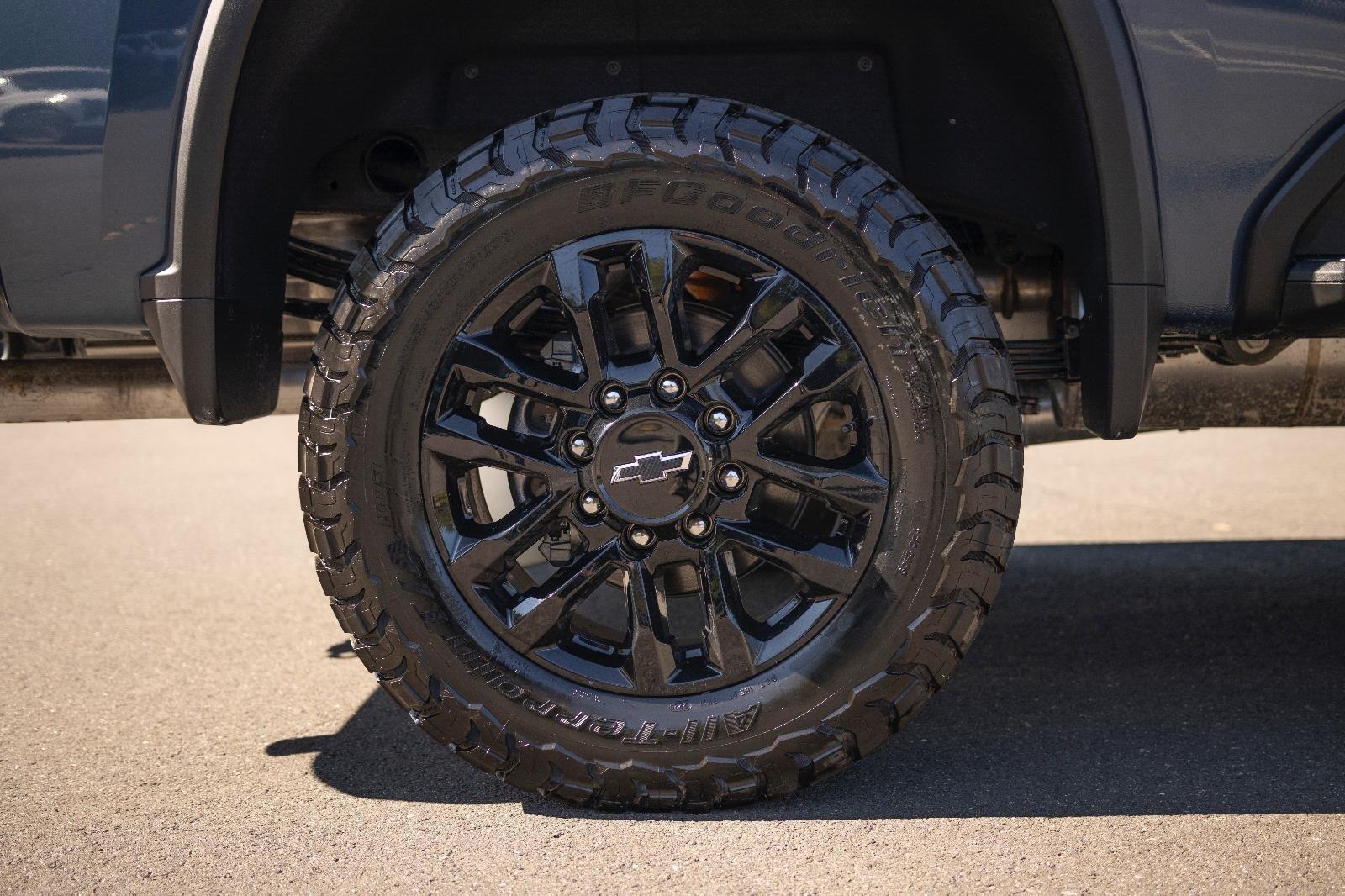 2025 Chevrolet Silverado 2500HD LT photo 9
