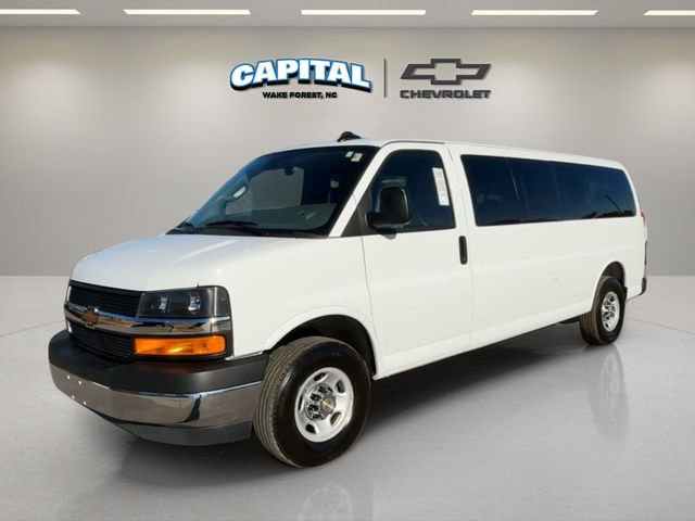 2025 Chevrolet Express Passenger LT's photo