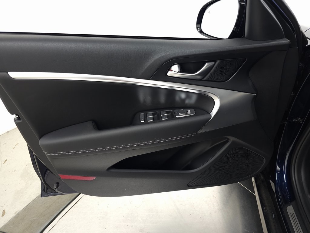 2026 Genesis G70 2.5T AWD photo 8