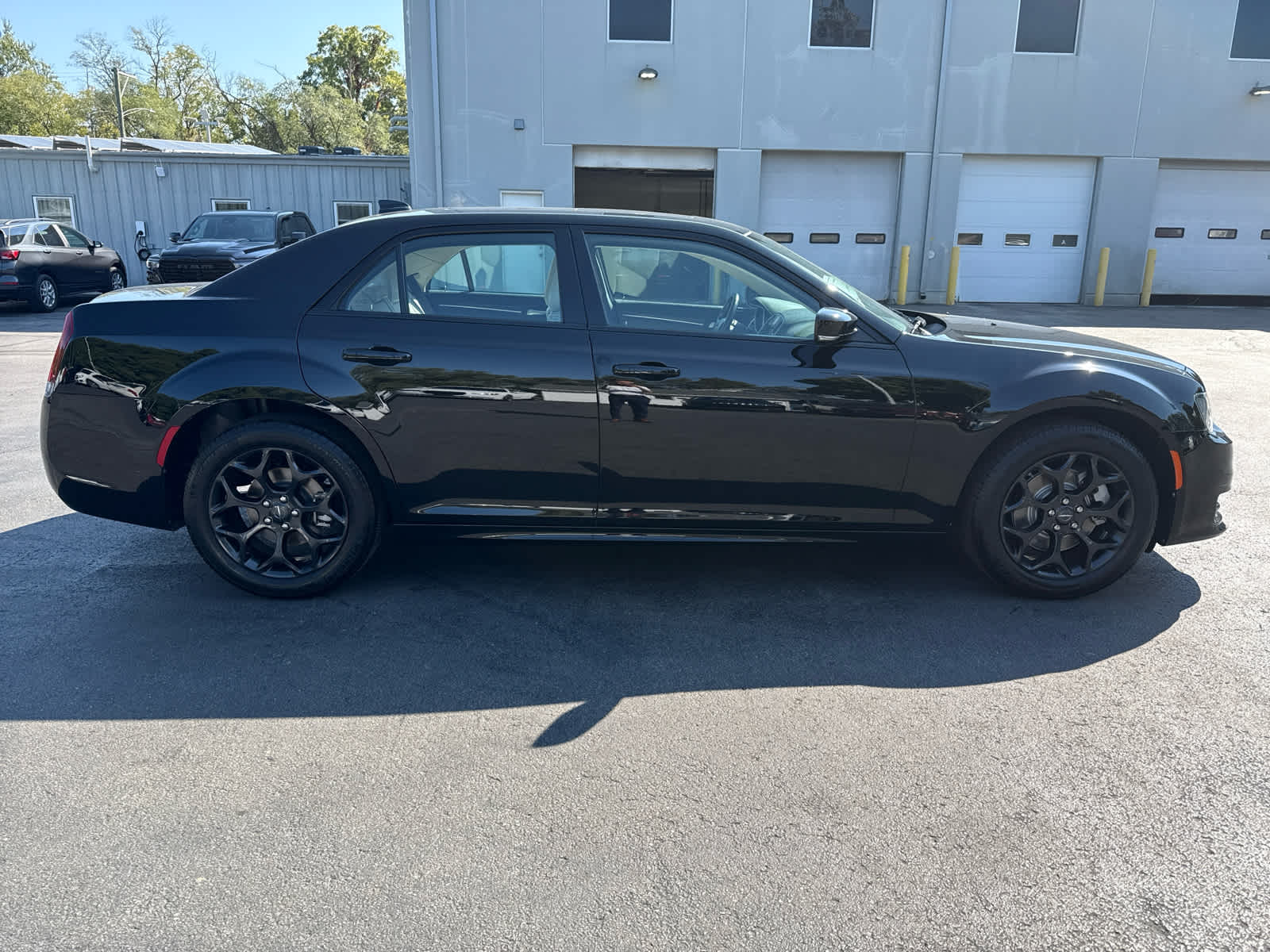 2022 Chrysler 300 Touring L photo 2