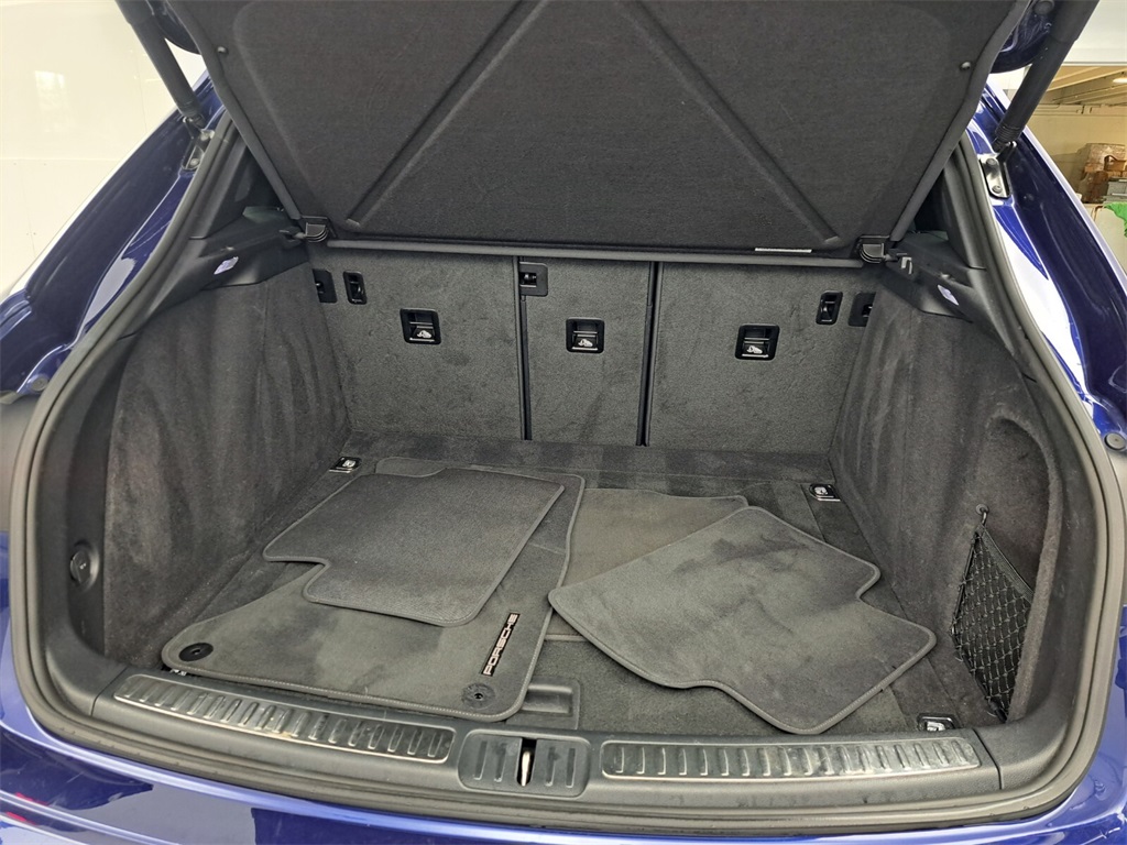 2022 Porsche Macan Base photo 14