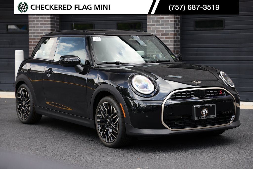 2025 MINI Hardtop 2 Door S's photo