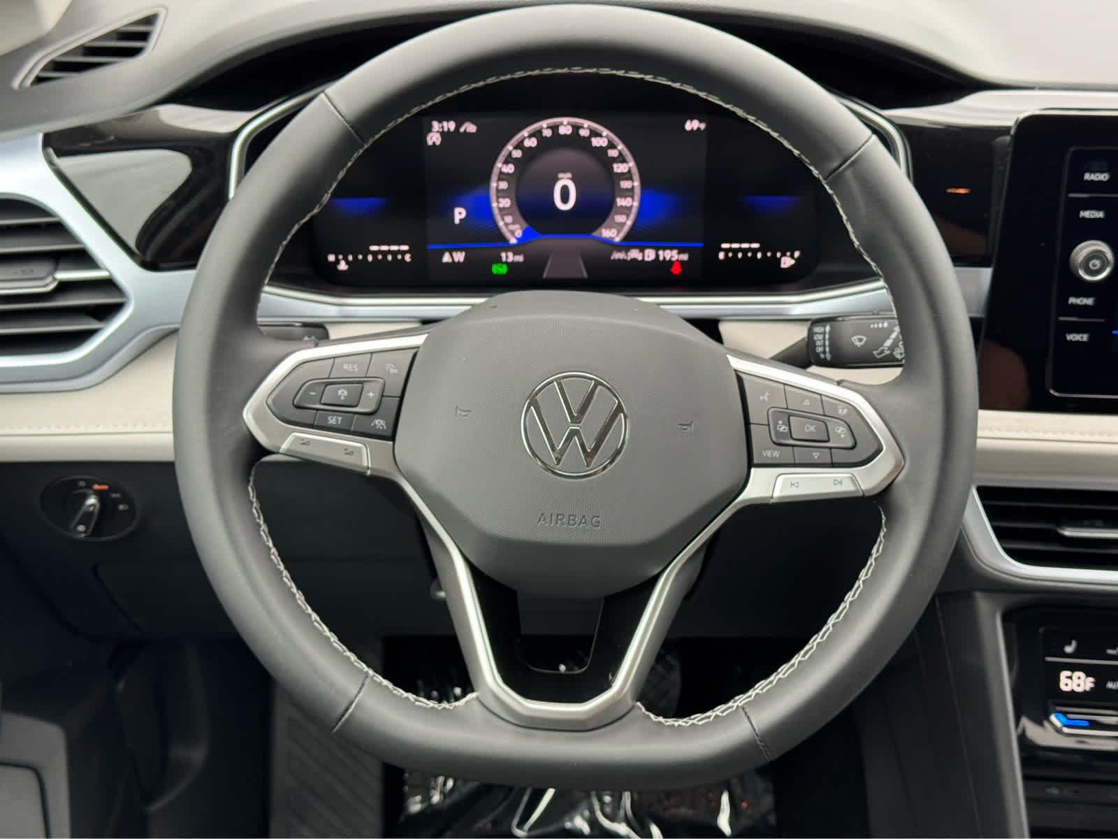 2025 Volkswagen Taos SE photo 40