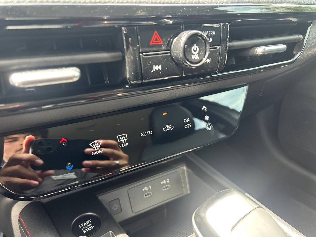 2026 Nissan Kicks SR photo 30