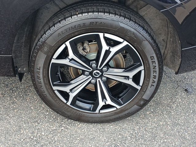2022 Volvo XC60 B5 Momentum photo 28