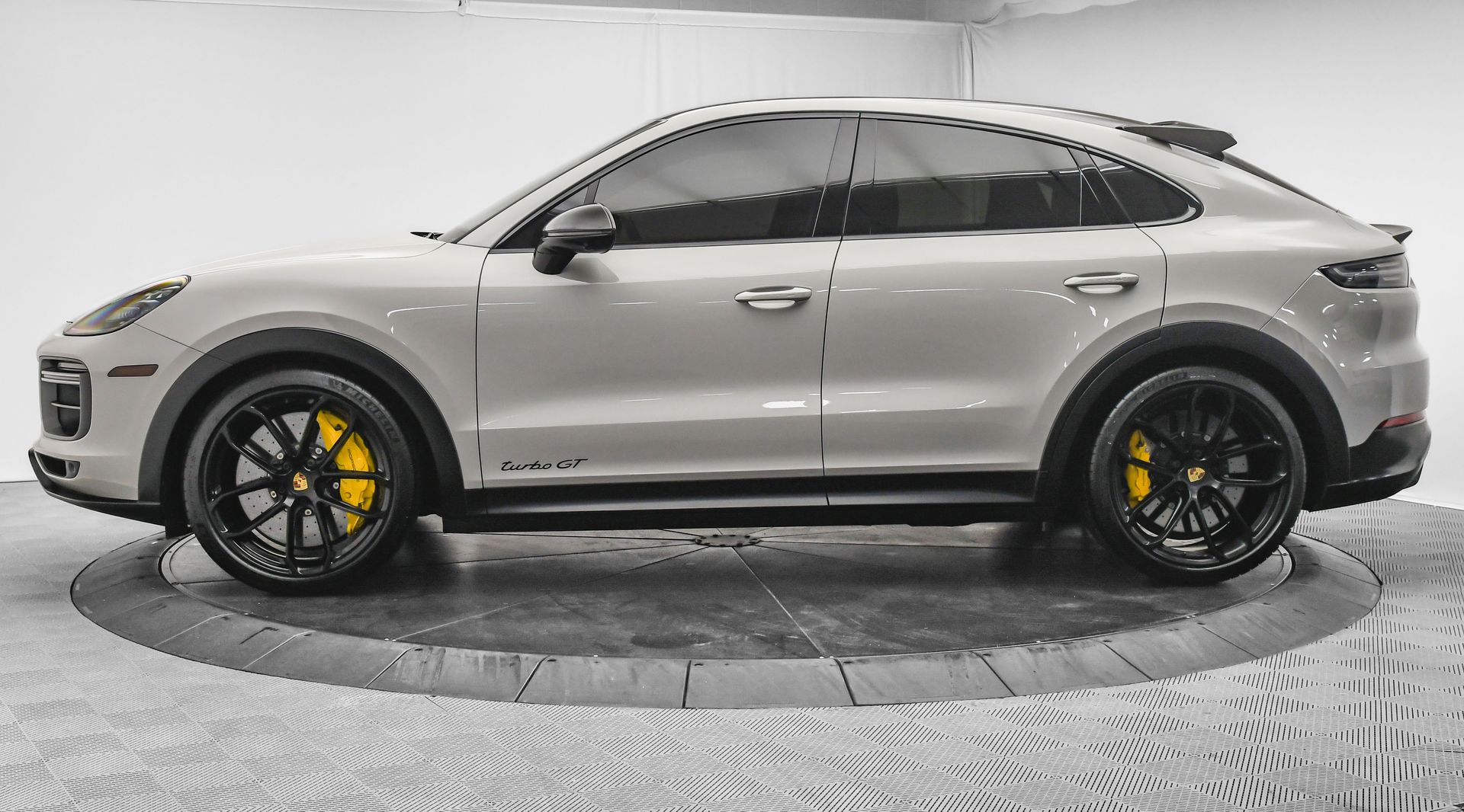 2023 Porsche Cayenne Coupe Turbo GT photo 3