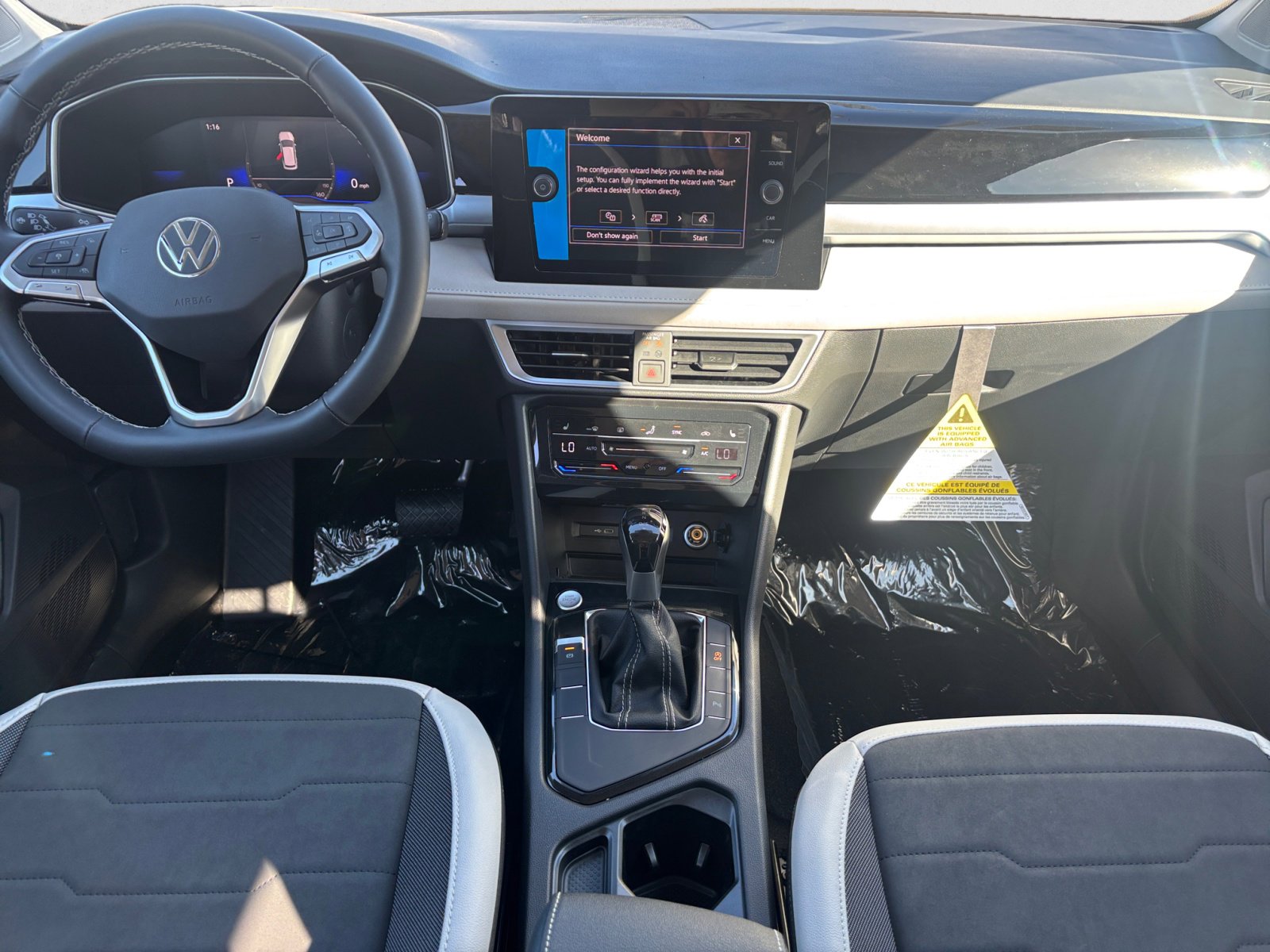 2025 Volkswagen Taos SE photo 10