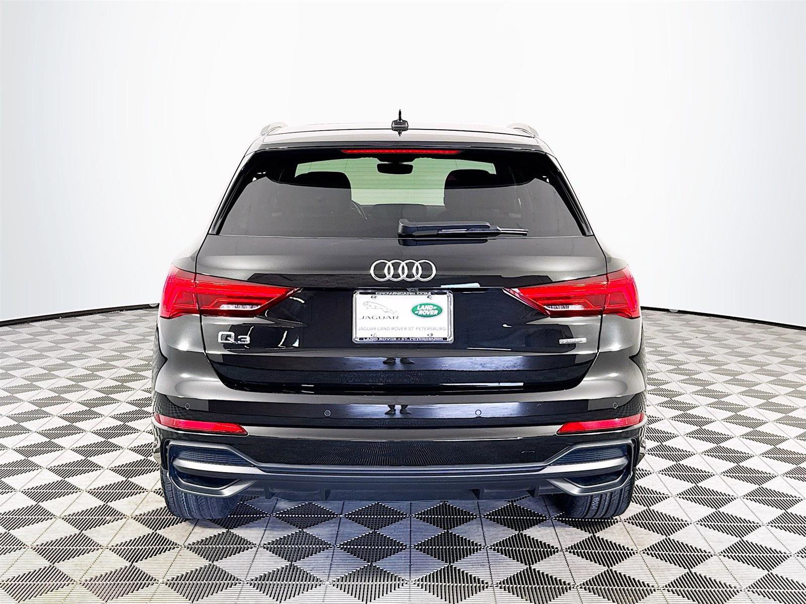 2021 Audi Q3 45 TFSI S line Premium photo 6