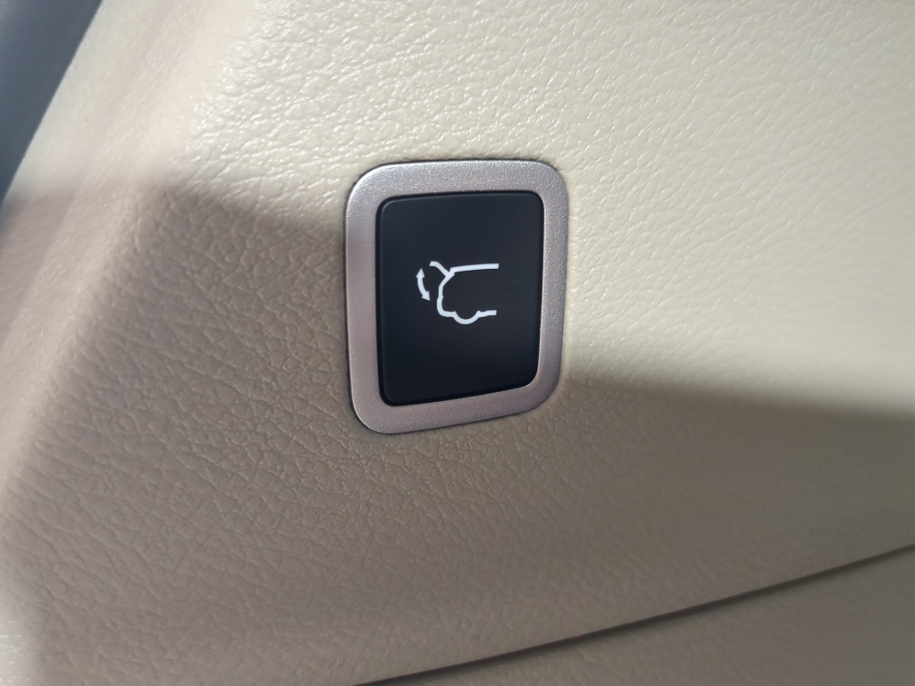 2024 Chrysler Pacifica Touring L photo 12