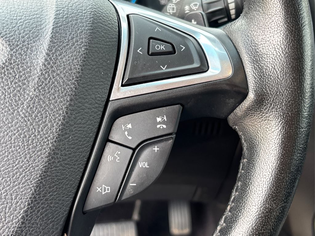 2015 Ford Edge SEL photo 23