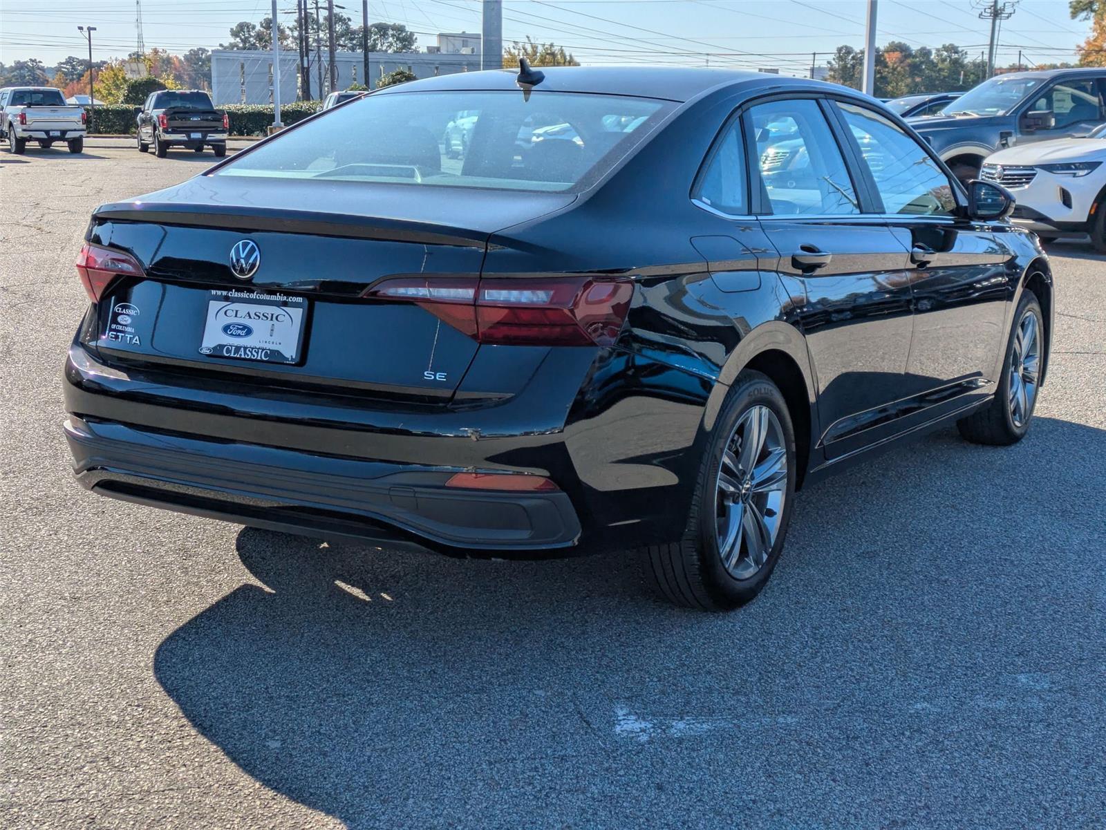 2024 Volkswagen Jetta SE photo 4