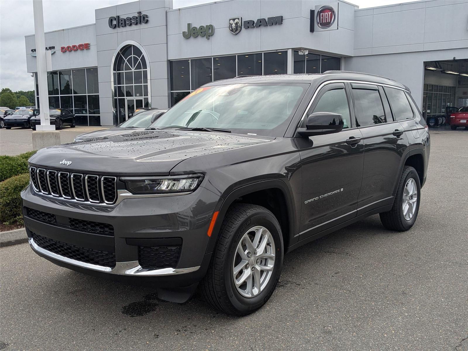 2025 Jeep Grand Cherokee L Laredo's photo